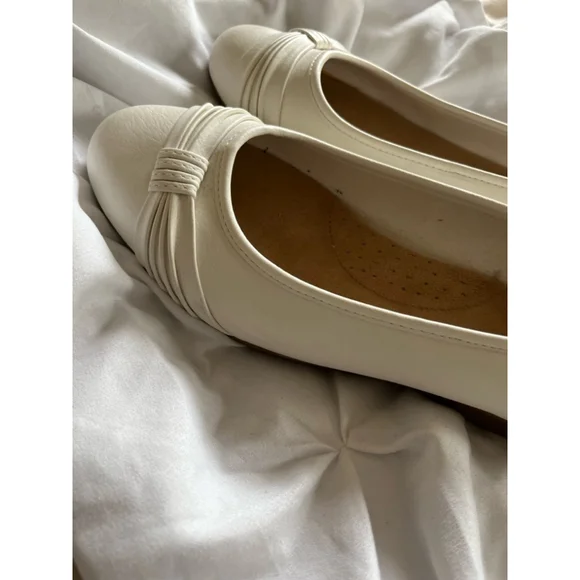 EUC Women's Croft & Barrow Flats Size 9.5W White - Picture 3 of 6